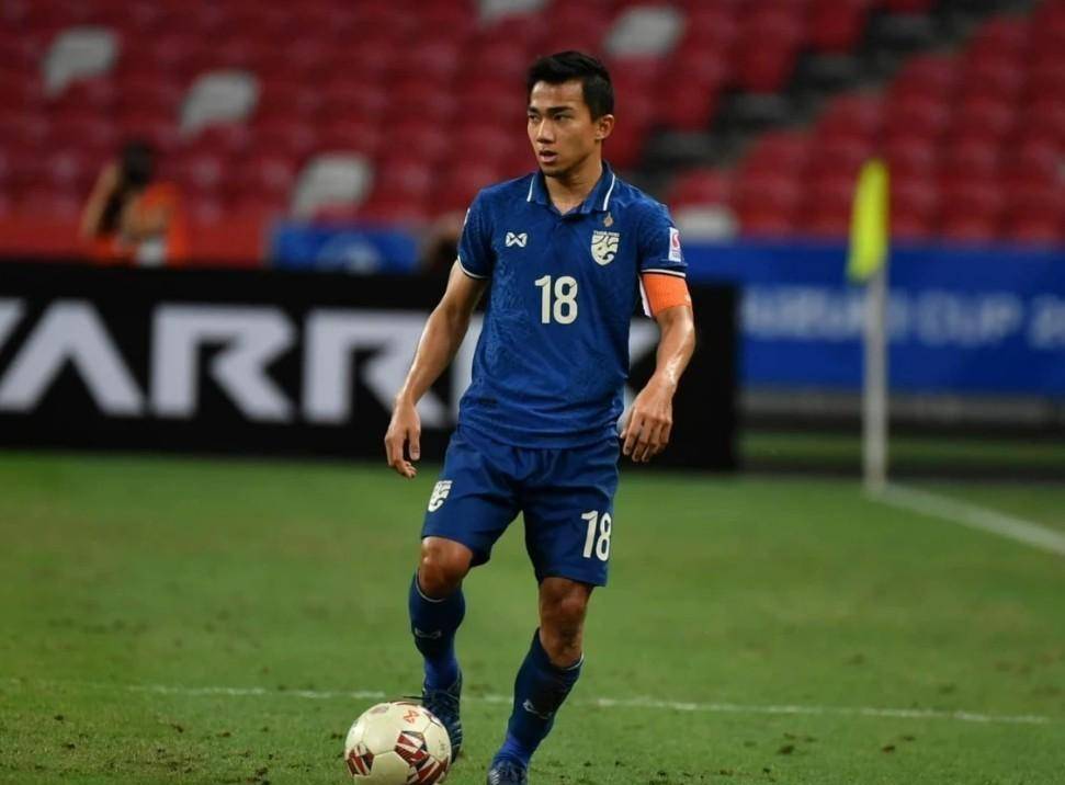 泰国队前锋再度攻破对手球门 泰国队前锋再度攻破对手球门