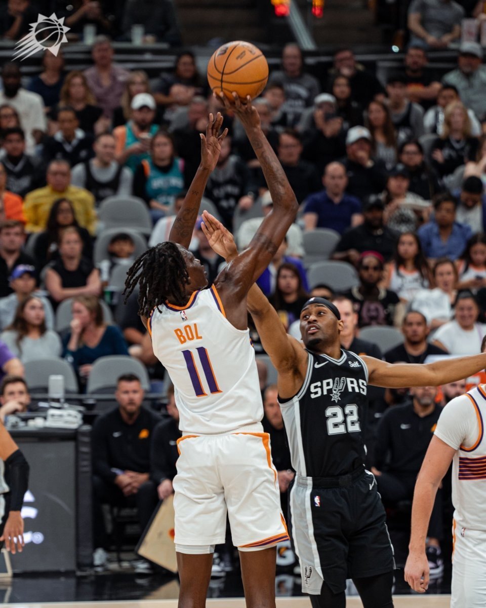 关于巨头对决,看谁能在赛场上占据主动的信息 关于巨头对决,看谁能在赛场上占据主动的信息