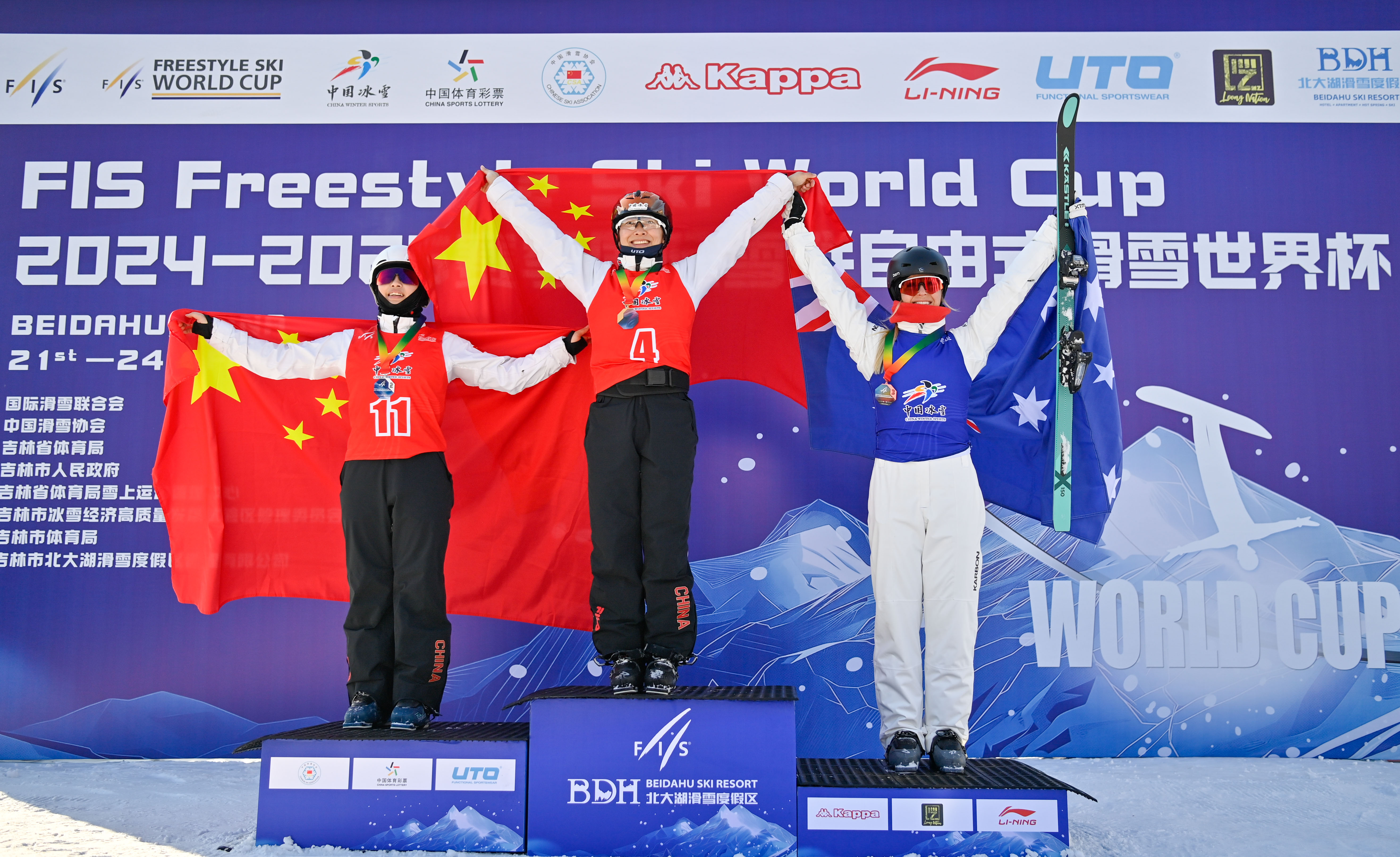 智利队员在国际比赛中大放异彩 智利队员在国际比赛中大放异彩