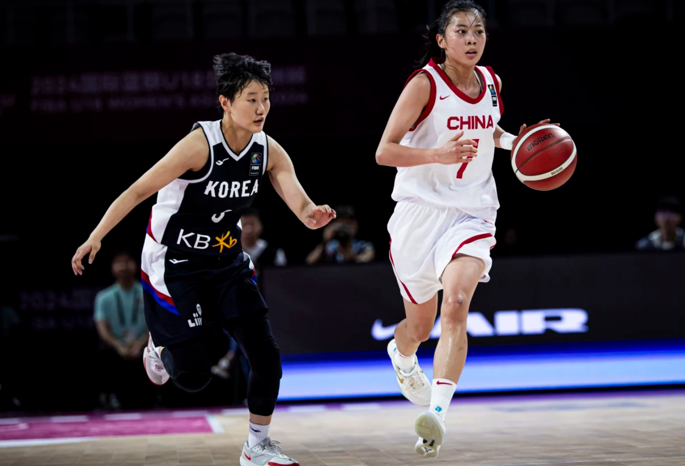 内蒙古男篮大胜湖南队，轻松晋级