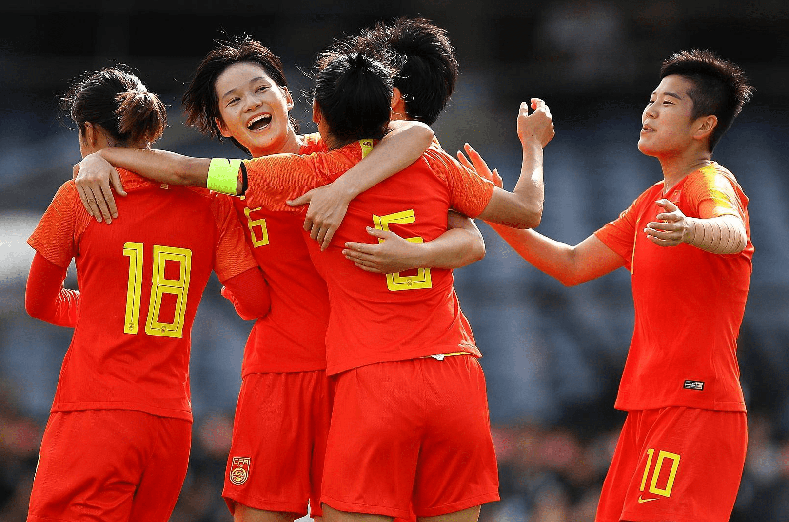 PG电子娱乐在线-中国女足打败对手，队员团结合作取得胜利！