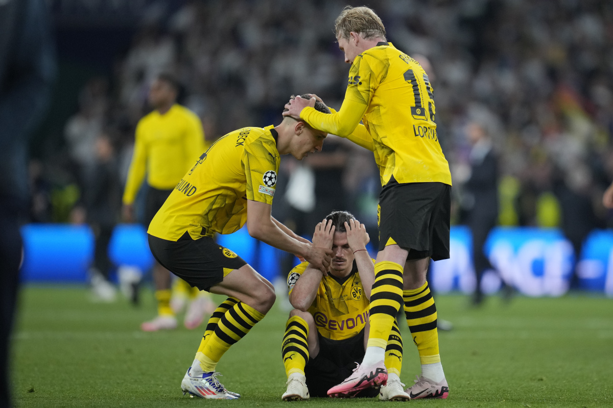 包含欧冠比赛披上紧张氛围，球队备战紧张的词条